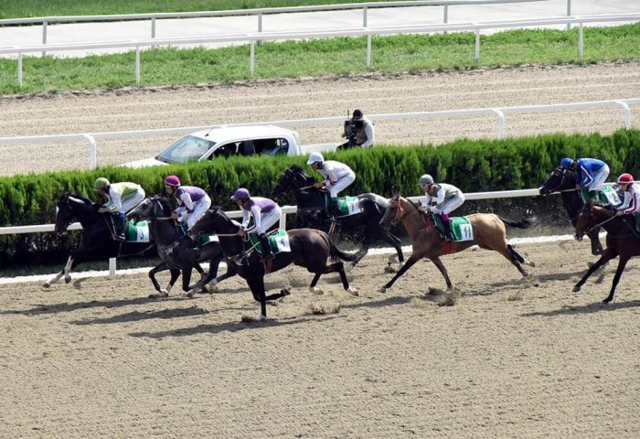 Türkmenistan’da yasal at yarışı bahislerinin faaliyete geçirilmesi planlanıyor
