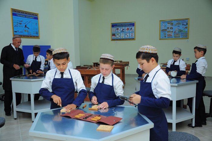 Turkmen Textile Factories Start Manufacturing School Uniforms