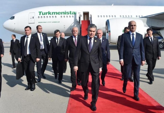 Türkmenistanyň Prezidenti Bakuda Goşulyşmazlyk hereketiniň sammitine gatnaşýar