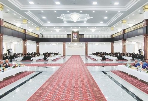 Türkmenistanda BAE-niň merhum Prezidentiniň adyna sadaka berildi