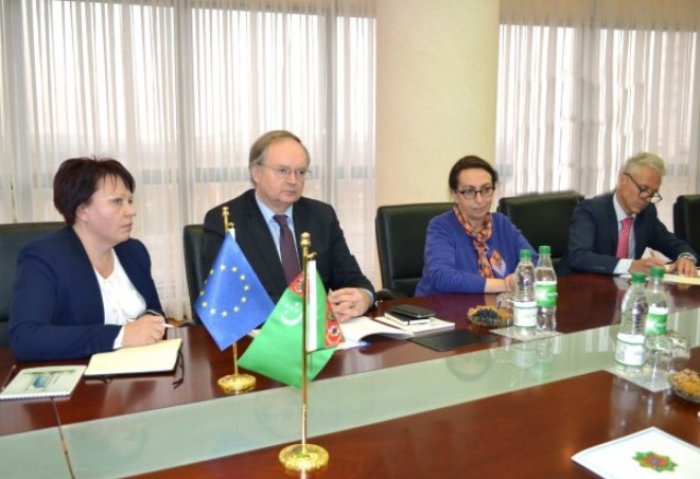 В Ашхабаде состоялась встреча с главой делегации ЕС в Туркменистане