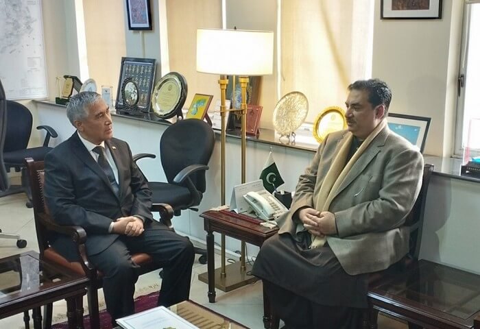 Türkmenistan’ın Büyükelçisi, Pakistan Federal Enerji Bakanı ile bir araya geldi