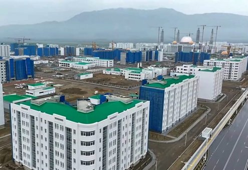 Gurbanguly Berdimuhamedow Arkadag şäherindäki gurluşygyň ýagdaýyna nägilelik bildirdi