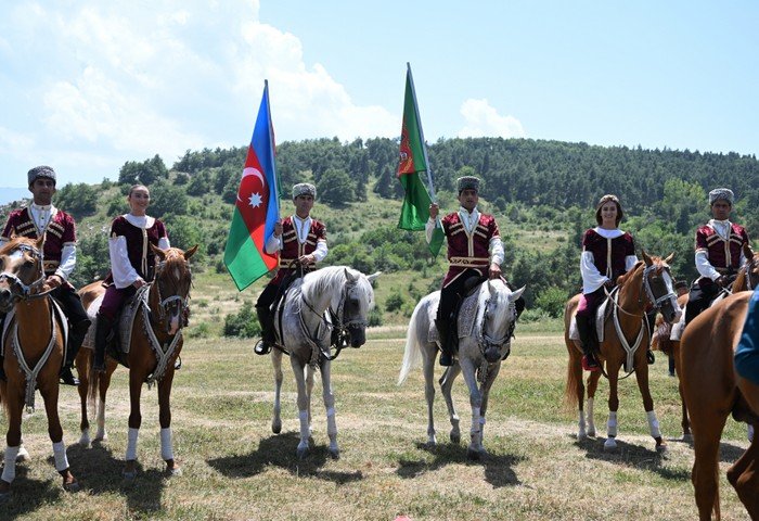 Turkmenistan, Azerbaijan to Jointly Preserve Ahal-Teke and Karabakh Horses