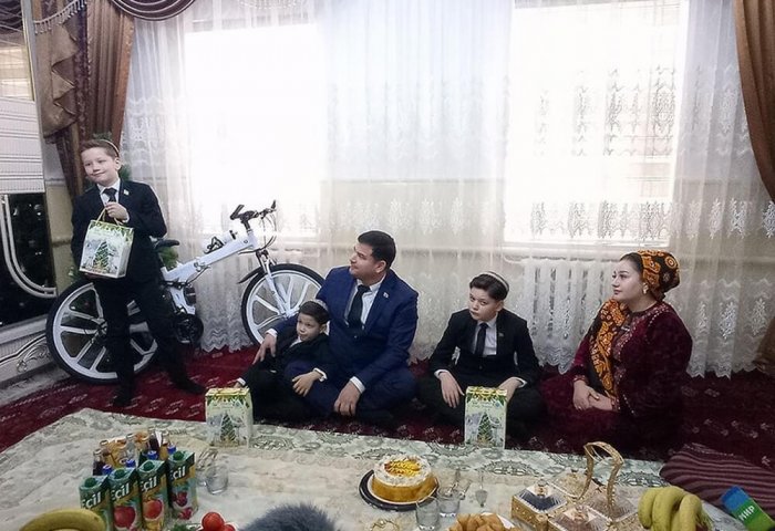 Turkmen Leader Fulfills New Year Wish of Schoolchild