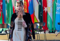 Туркменский дизайнер представила коллекцию в штаб-квартире ЮНЕСКО