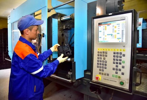 Turkmen Company Exports Nearly Half of Its Vehicle Battery Output
