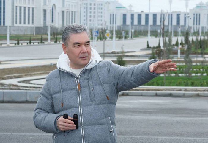 Gurbanguli Berdimuhamedov, Arkadag şehrinin ikinci etabında inşa edilecek binaları inceledi