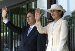 Президент Туркменистана поздравил императора Японии с днем рождения