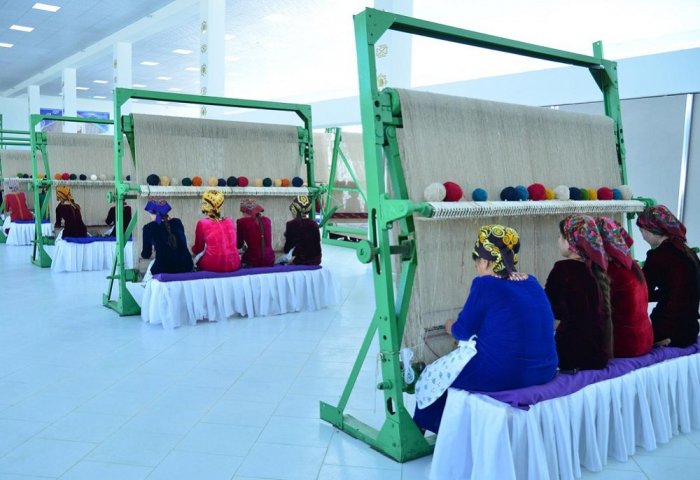 В Байрамали возводится ковровое предприятие на 150 рабочих мест