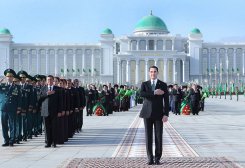 Türkmenistanda ýurduň Konstitusiýasynyň we Döwlet baýdagynyň güni giňden bellenilýär