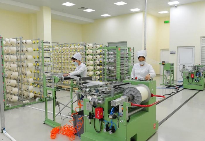 Türkmenabat'tan 6,5 bin tonun üzerinde pamuk ipliği ihraç edildi