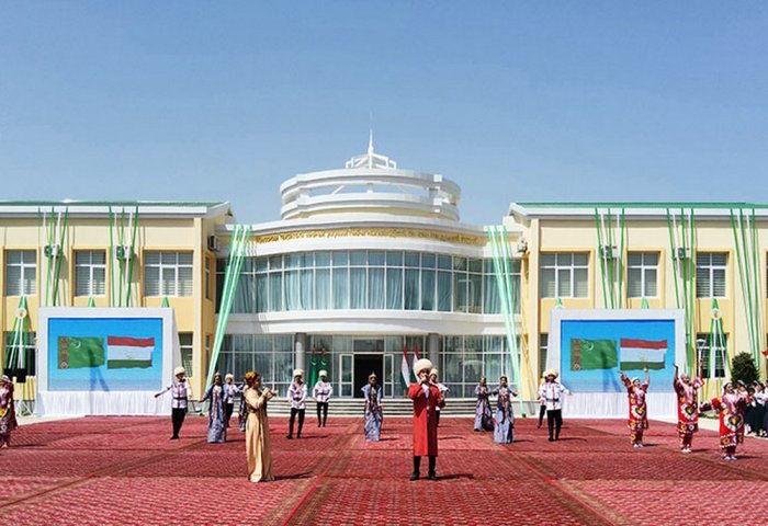 Presidents of Turkmenistan, Tajikistan Inaugurate New School in Khatlon