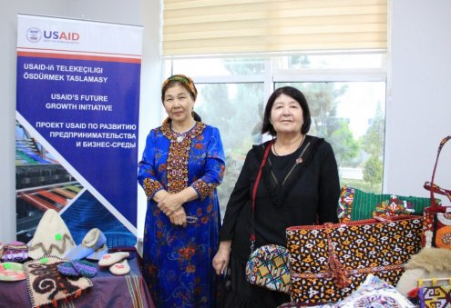 USAID, Türkmenistanlı kadınların eBay mağazaları açmalarına yardımcı oluyor