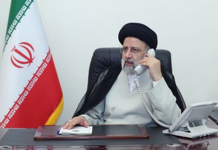 Serdar Berdimuhamedow Eýranyň Prezidenti bilen telefon arkaly söhbetdeşlik geçirdi