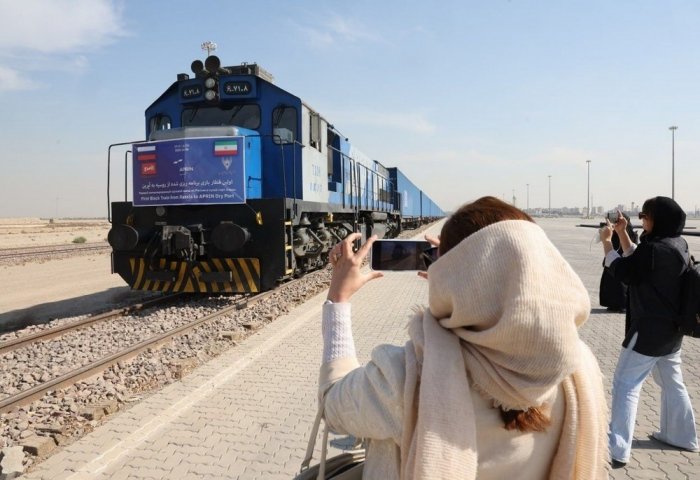 Первый грузовой поезд из России прошел через Туркменистан в Иран