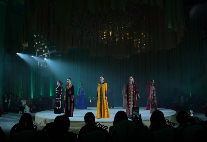 Ashgabat Fashion Show: туркменские дизайнеры объединили традиции и современную моду Ashgabat Fashion Show: туркменские дизайнеры объединили традиции и современную моду