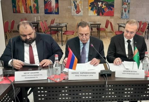 Türkmenistan we Ermenistan Ýerewanda işewür hyzmatdaşlygynyň giňeldilmegini maslahatlaşdylar