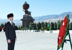 President of Turkmenistan Attends Remembrance Day Ceremonies