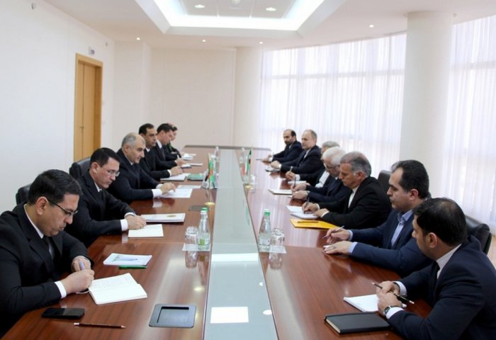 Обсуждено развитие сотрудничества между Ахалским велаятом и провинцией Северный Хорасан