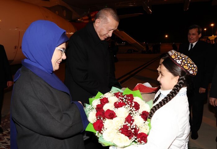 Turkish President Erdogan Arrives in Turkmenistan For Trilateral Summit