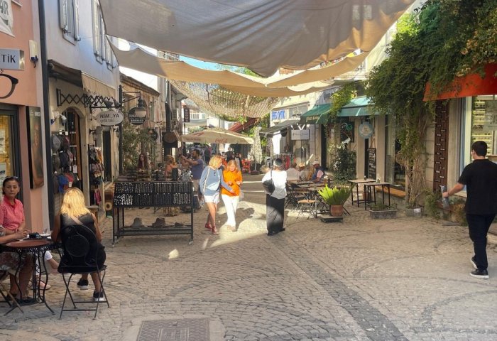 Turkmen Journalists Explore Art Street in Izmir’s Urla