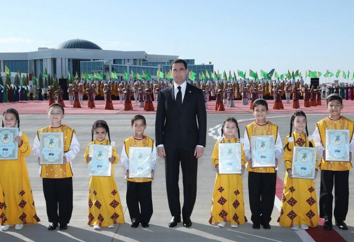Президент Туркменистана совершил поездку в Лебапский велаят
