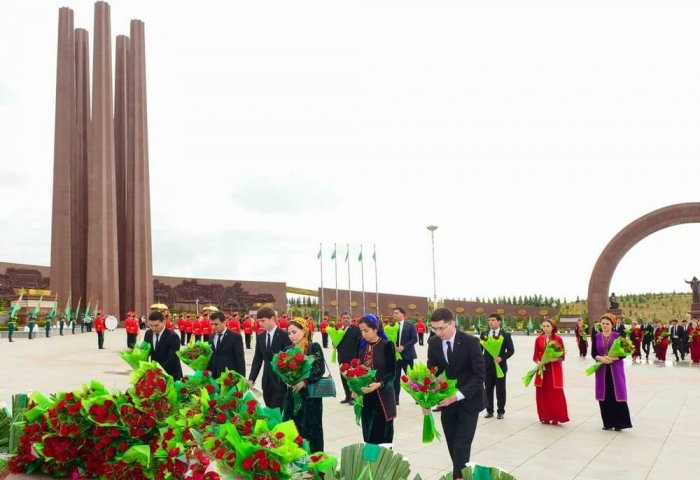 Serdar Berdimuhamedov, Türkmenistan halkının Zafer Bayramı’nı kutladı
