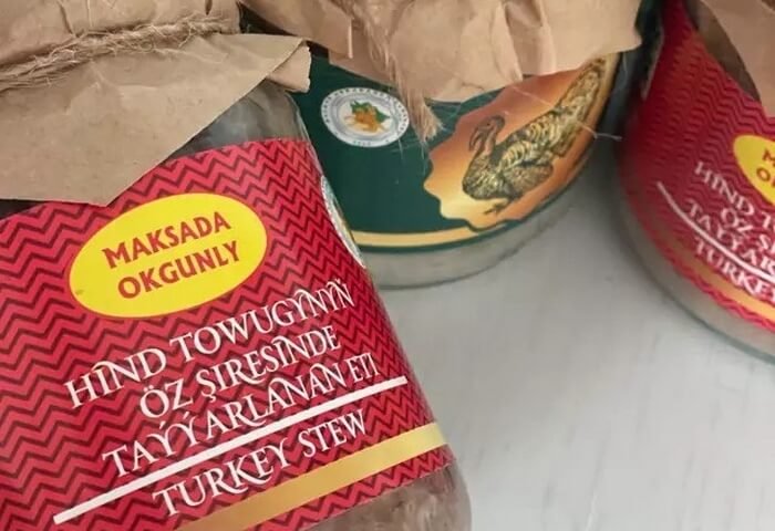 “Maksada okgunly” Türkmenistanda ilkinji bolup hind towugyndan gaplanan önümleri öndürýär