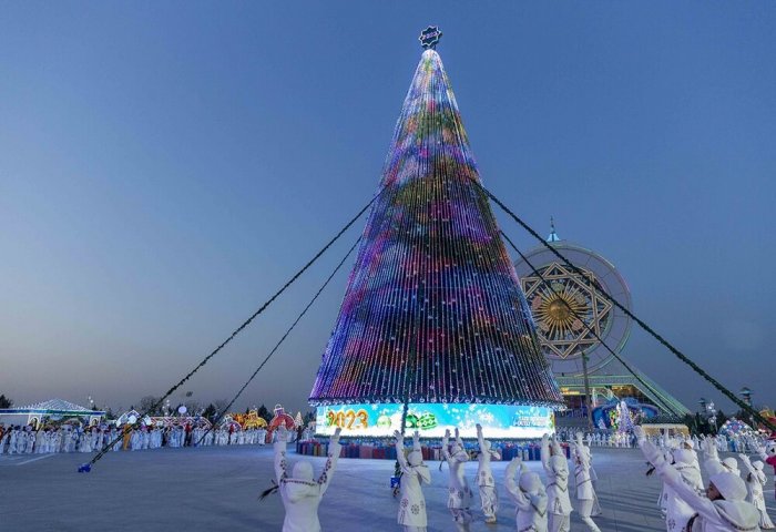 Turkmenistan Lights Up Its Main New Year Tree