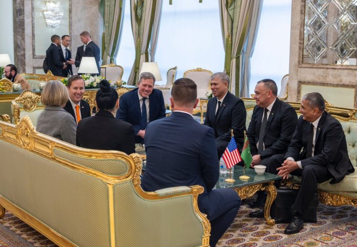 ABŞ-nyň Guryýer goşunlarynyň ministri türkmen hyzmatdaşlaryna myhmansöýerlik üçin minnetdarlyk bildirdi