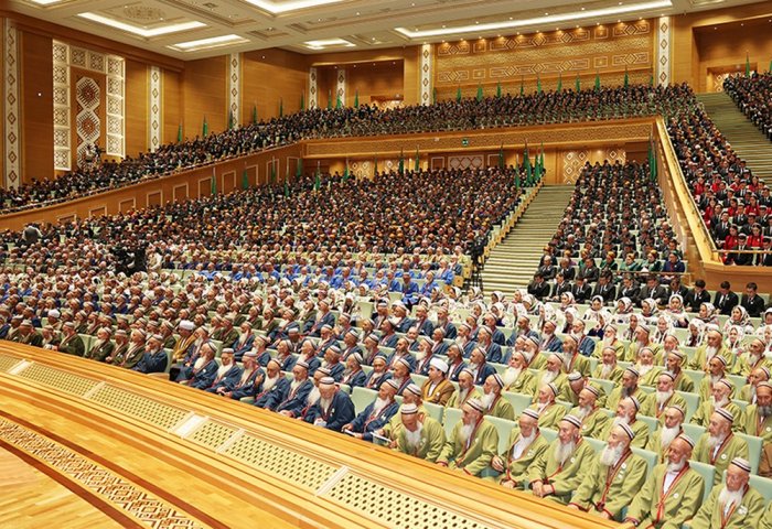 Halk Maslahatynda zähmet haklaryny, pensiýalary ýokarlandyrmagy bes etmek teklip edildi