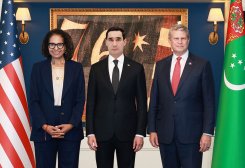 Президент Туркменистана обсудил развитие туркмено-американского сотрудничества с представителями Конгресса США