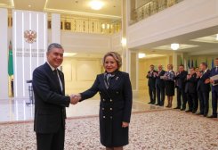 Gurbanguly Berdimuhamedow Walentina Matwiýenkony doglan güni bilen gutlady