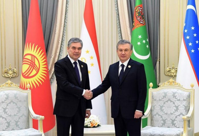 Türkmenistanyň we Özbegistanyň Prezidentleri telefon arkaly söhbetdeşlik geçirdi