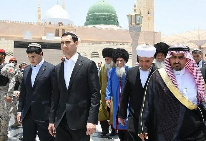Президент Туркменистана посетил город Медину