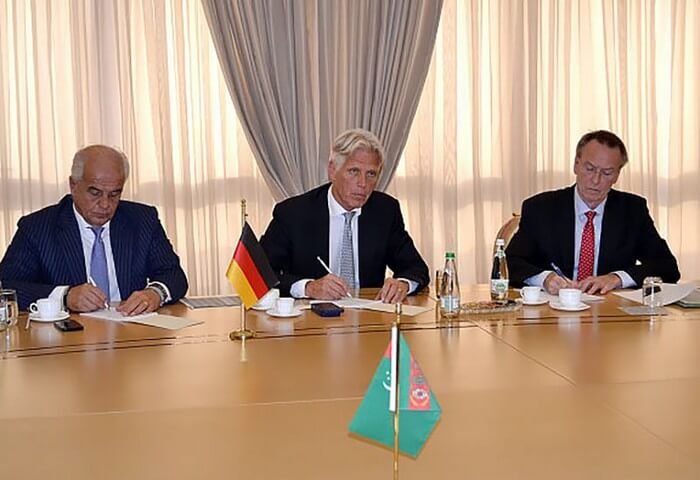 Turkmen Foreign Minister Meets Heads of German Consulting Companies