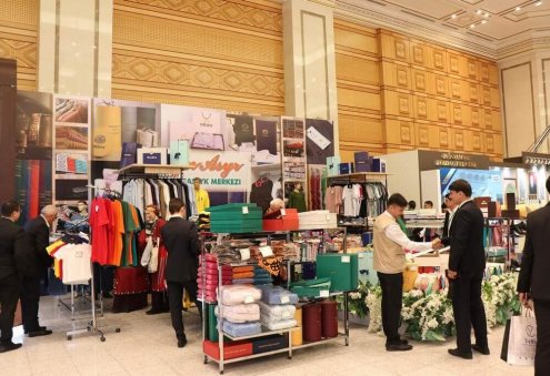 Туркменистан и Казахстан намерены учредить совместный приграничный торговый центр