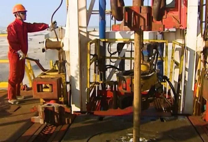 Türkmenistanlı petrolcüler, yer altından 42,3 bin ton ek petrol çıkardılar