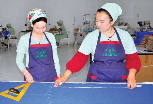 Türkmenistan’da üretilen özel iş kıyafetleri Özbekistan’a, Kazakistan’a, Kırgızistan’a ihraç edildi