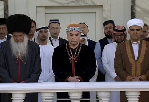 Gurban baýramynda Türkmenistanyň ilkinji Prezidenti hatyralandy