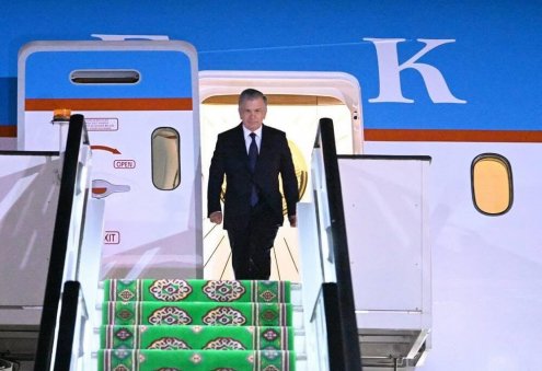 Uzbek President Arrives in Turkmenistan on Official Visit