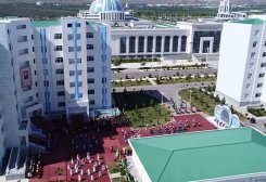 В городе Аркадаг вручили ключи от новых жилых домов