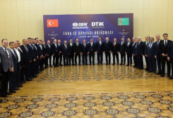 Turkish Vice President Meets With Turkish Business Community in Turkmenistan