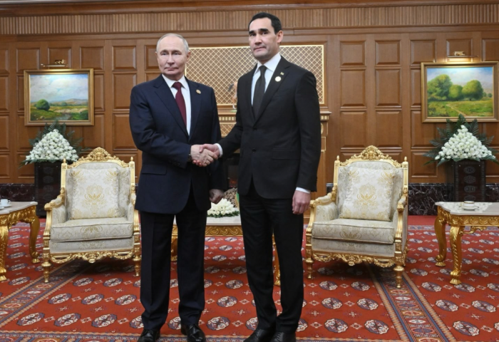 Президент Туркменистана поздравил Владимира Путина с днём рождения