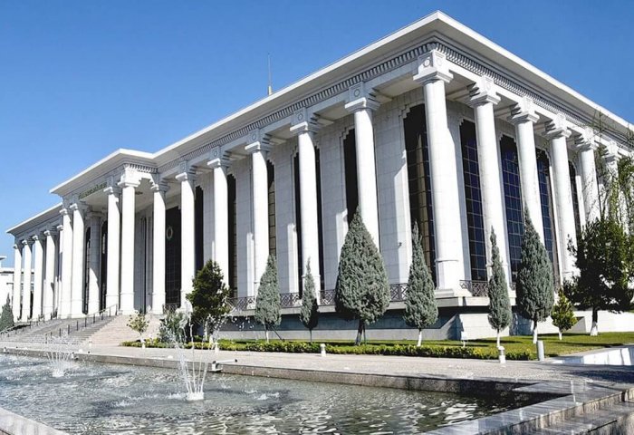 Türkmenistanyň Konstitusiýasyna üýtgetmeleri we goşmaçalary girizmek hakynda kanunyň taslamasy makullandy