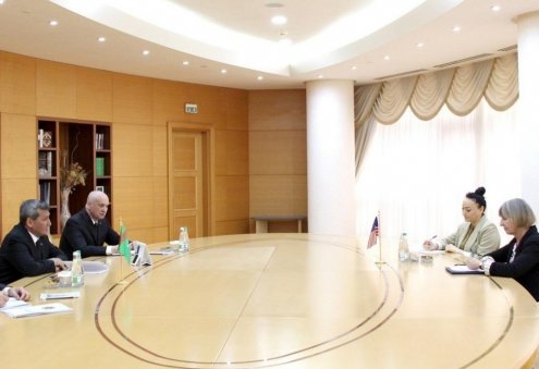 Türkmenistan we ABŞ hyzmatdaşlygyň möhüm meselelerini maslahatlaşdylar