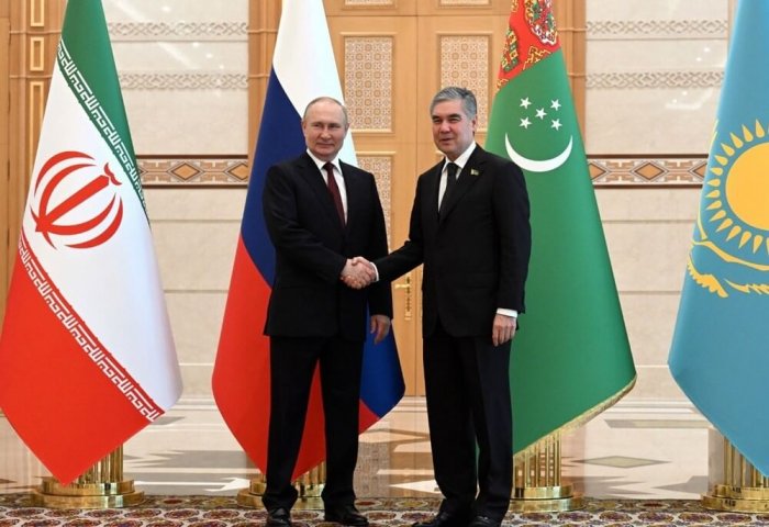 Putin Presents State Award to Gurbanguly Berdimuhamedov