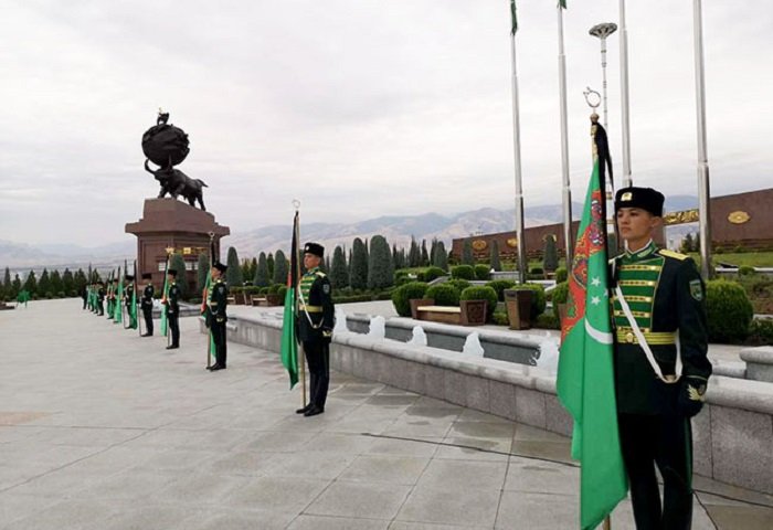 Ashgabat Hosts Flower-Laying Ceremony on Occasion of Memorial Day