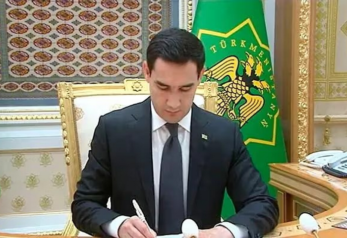 Президент Туркменистана назначил и освободил от должностей судей страны